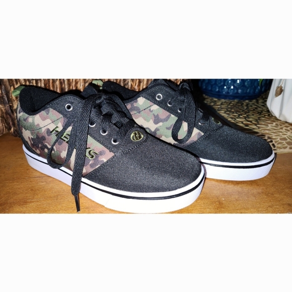 Heelys (Size 5 Y) NWOT - Picture 1 of 12